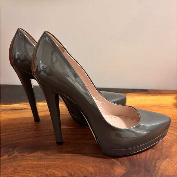 Miu Miu by Prada Vernice Donna Grey Patent Leather Platform Pump, Size 38.5/US 8 - Picture 4 of 6